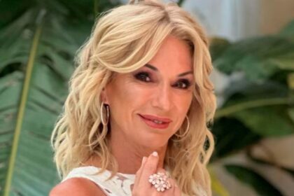 Panelista de televisión reacciona ante los insultos de María Fernanda Callejón en una entrevista