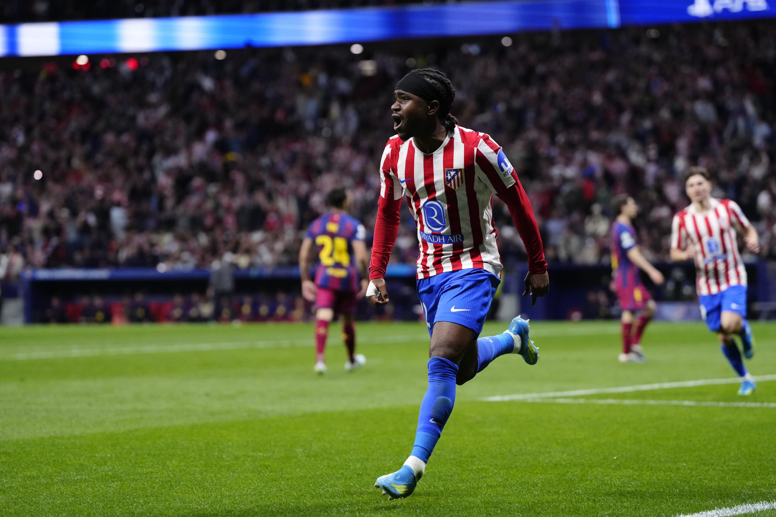 Jugadores celebrando la hazaña del Atlético de Madrid tras eliminar al Barcelona en Champions League