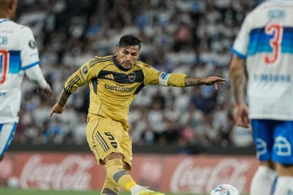 Jugadores festejando el triunfo de Boca en Chile tras el gol de Adam Bareiro ante la Universidad Católica.