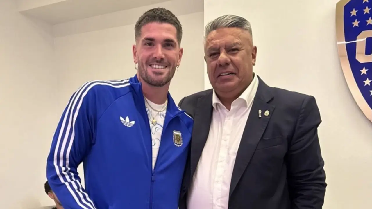 El mediocampista argentino hablando en conferencia sobre la postura de Rodrigo De Paul ante los conflictos políticos.