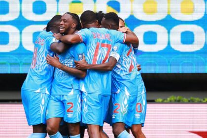 Festejo de gol histórico para el seleccionado congoleño tras vencer a Jamaica en el repechaje mundialista