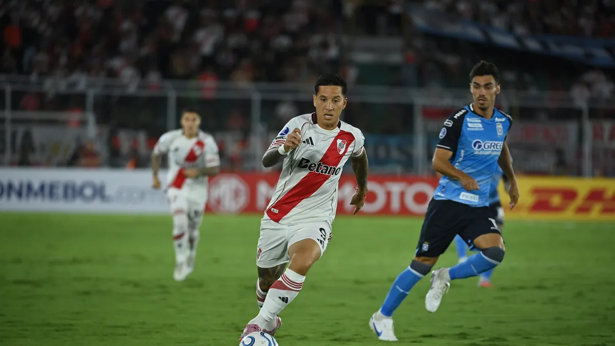Sebastián Driussi celebrando su gol durante el empate de River en Bolivia por Copa Sudamericana