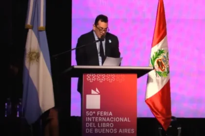 El secretario de Cultura de la Nación brindando el discurso de Leonardo Cifelli en la Feria del Libro.