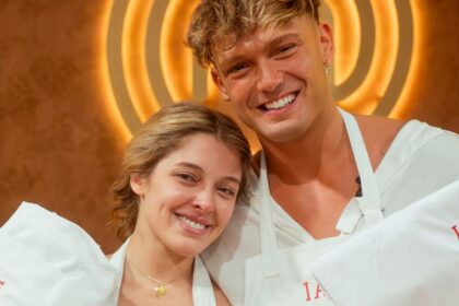 Los influencers Ian Lucas y Sofía Gonet abrazados y sonrientes tras el final de MasterChef Celebrity