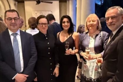 La legisladora oficialista Juliana Santillán durante el evento donde ocurrió el error geográfico de la diputada al mencionar a Checoslovaquia.