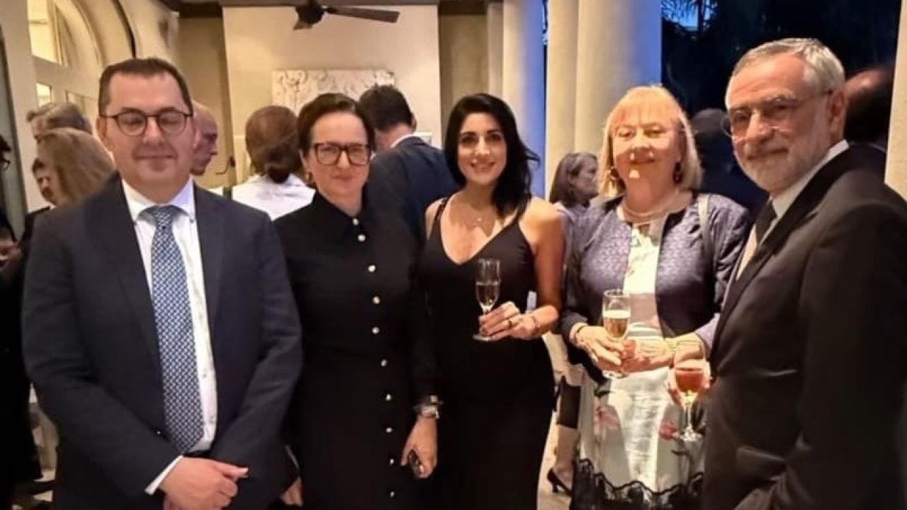 La legisladora oficialista Juliana Santillán durante el evento donde ocurrió el error geográfico de la diputada al mencionar a Checoslovaquia.