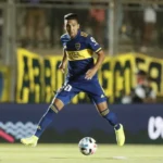 Emanuel Reynoso durante un partido de fútbol antes de recibir la suma millonaria a Bebelo Reynoso por fallo judicial