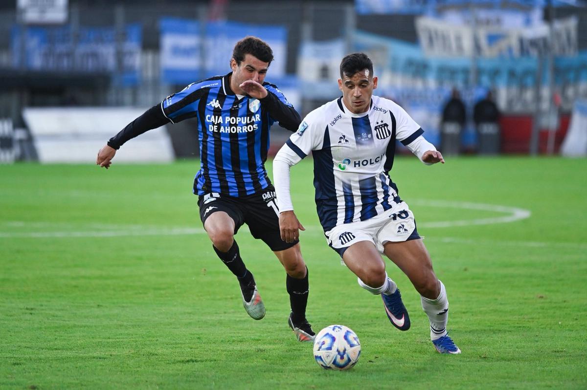 Los futbolistas de Atlético Tucumán celebran el pase de ronda tras el triunfo por el que el club avanzó en la Copa Argentina