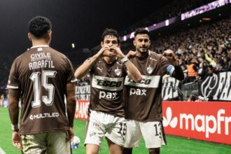 Festejo del histórico triunfo de Platense ante Corinthians por Copa Libertadores en el estadio de San Pablo