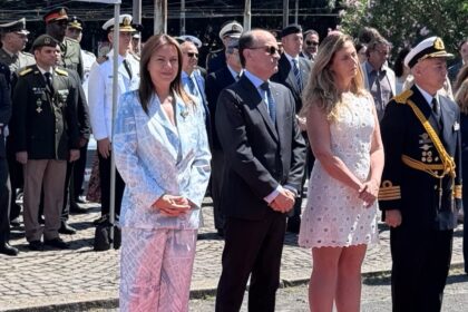 La ministra de Capital Humano en el monumento a San Martín tras confirmarse que Sandra Pettovello llegó a Roma para la gira oficial.