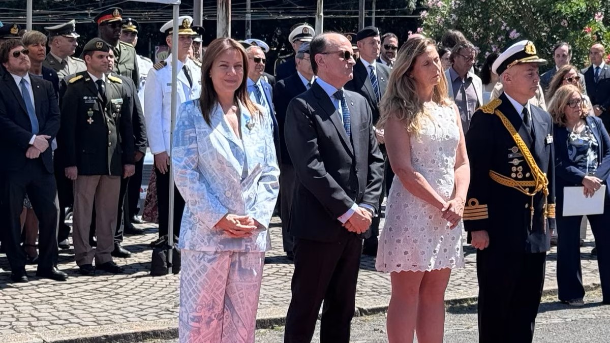 La ministra de Capital Humano en el monumento a San Martín tras confirmarse que Sandra Pettovello llegó a Roma para la gira oficial.