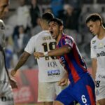 Los jugadores de San Lorenzo festejan el gol del empate que los mantiene como líder del grupo D de la Copa Sudamericana