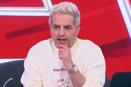 Ángel de Brito sonriendo frente a la cámara tras anticipar un cambio en su vida laboral en Buenos Aires.