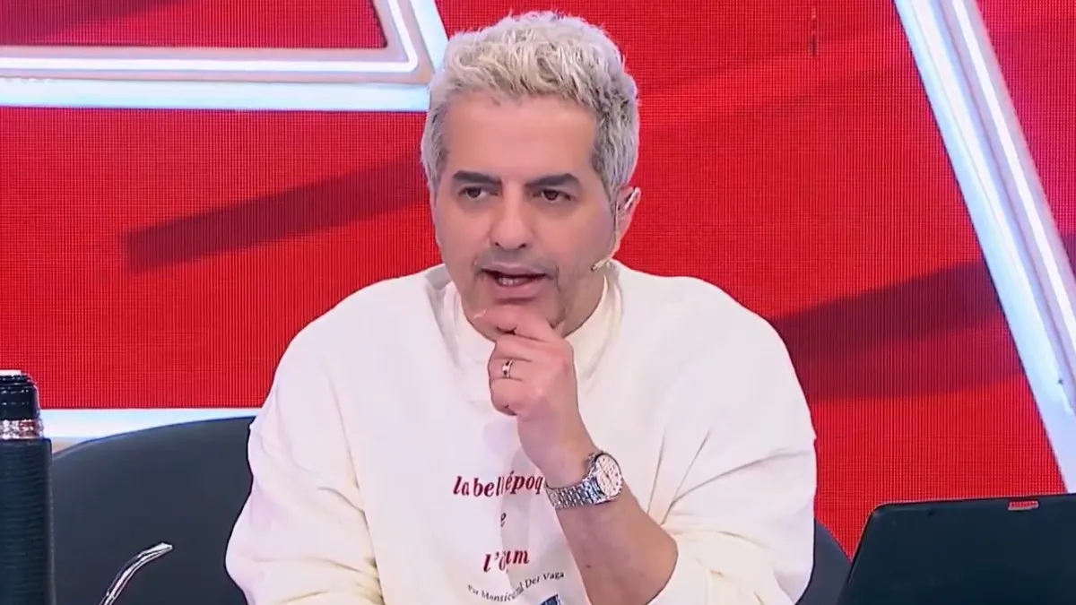 Ángel de Brito sonriendo frente a la cámara tras anticipar un cambio en su vida laboral en Buenos Aires.