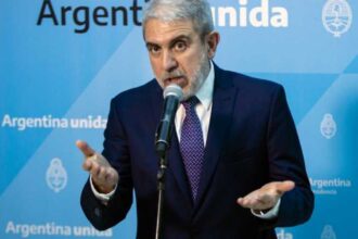 Aníbal Fernández analiza en una entrevista radial la actualidad institucional y la estrategia política del peronismo.