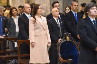 Fachada de la Catedral Metropolitana tras la polémica exclusión de Victoria Villarruel del acto patrio nacional.