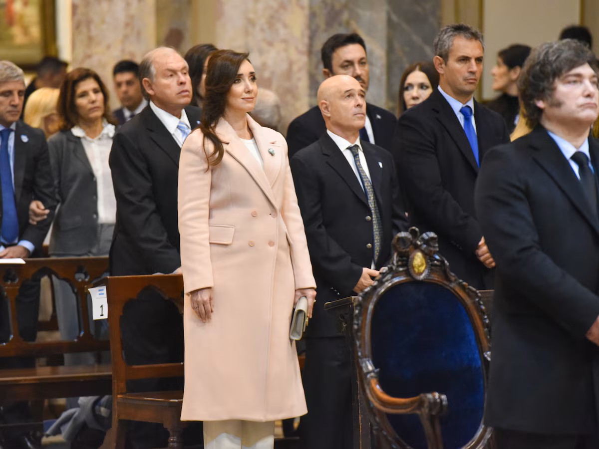 Fachada de la Catedral Metropolitana tras la polémica exclusión de Victoria Villarruel del acto patrio nacional.