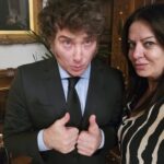 La denunciante Mila Zurbriggen realizando declaraciones ante la prensa luego de confirmarse que Mila Zurbriggen presentó una denuncia contra el oficialismo.