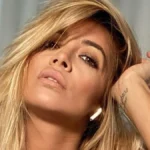 Claudia Ciardone brindando una entrevista en televisión donde detalla la dura advertencia a Wanda Nara sobre su pareja.