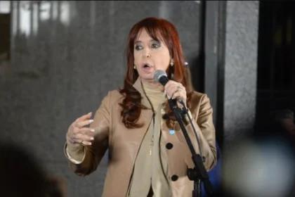 Fachada de los tribunales federales de Comodoro Py donde se resolvió el decomiso de bienes a la familia Kirchner