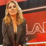 Fernanda Iglesias y la estatuilla de los Martín Fierro donde estalla el escándalo con Analía Franchín en la televisión.