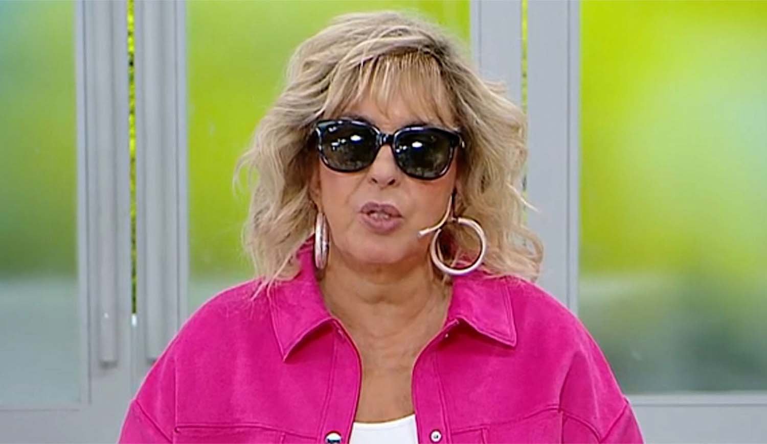 La conductora Georgina Barbarossa gesticulando conmovida luego de confirmarse que Georgina Barbarossa se ausentó de las grabaciones habituales.