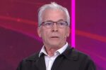 El actor argentino sonriente en el teatro tras el susto por la salud de Gerardo Romano en Buenos Aires.