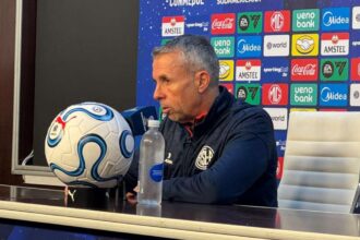 El director técnico Gustavo Álvarez analiza los errores defensivos que provocaron la eliminación de San Lorenzo en la Copa Sudamericana