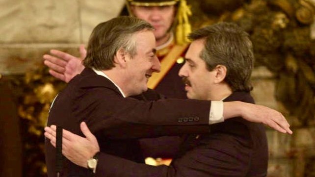Imagen histórica de archivo del año 2003 donde Alberto Fernández recordó a su par político al asumir la Jefatura de Gabinete.