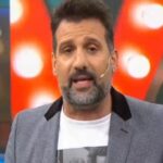 El conductor José María Listorti opinando frente a los micrófonos sobre el rumbo de Gran Hermano en la televisión argentina
