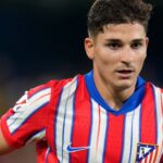 Julián Álvarez el destacado delantero de la Selección Argentina en un partido europeo