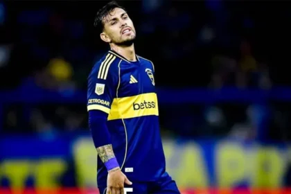 El mediocampista Leandro Paredes dialoga con la prensa y expone su malestar con el arbitraje del partido de Copa Libertadores en la Bombonera