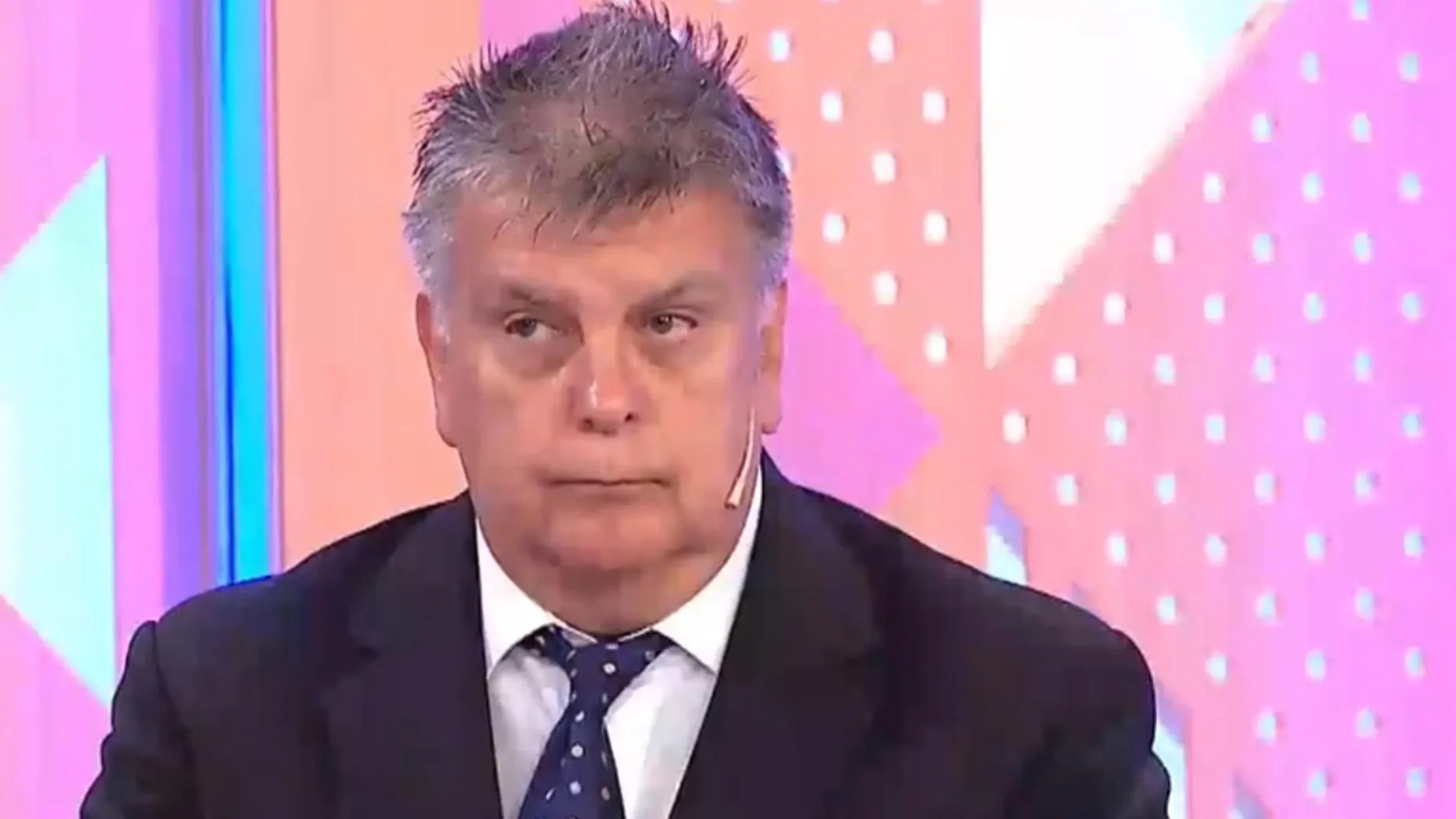Luis Ventura respondiendo con seriedad en una entrevista sobre la polémica por los Martín Fierro y los dichos de Mirtha Legrand