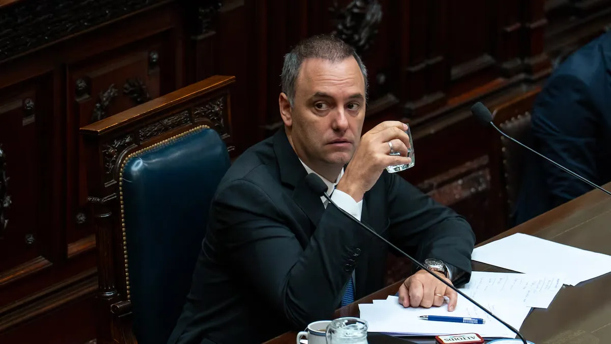 Cuestionamientos y reclamos por la presentación de la declaración jurada de Manuel Adorni en los despachos de Casa Rosada