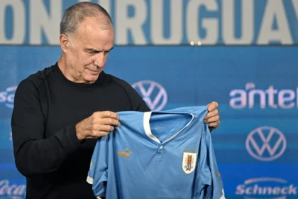 El entrenador rosarino Marcelo Bielsa anunció que su vínculo con el equipo uruguayo finalizará tras la cita mundialista