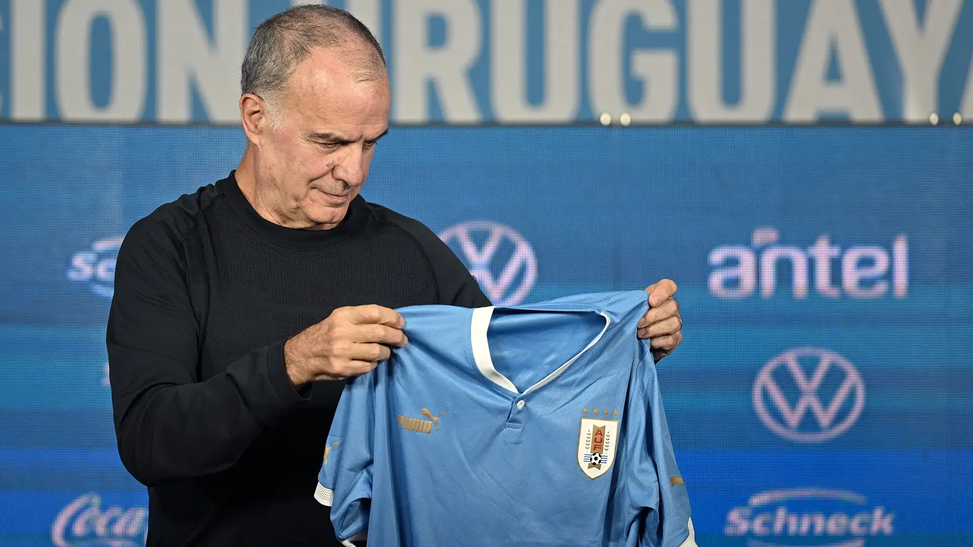 El entrenador rosarino Marcelo Bielsa anunció que su vínculo con el equipo uruguayo finalizará tras la cita mundialista