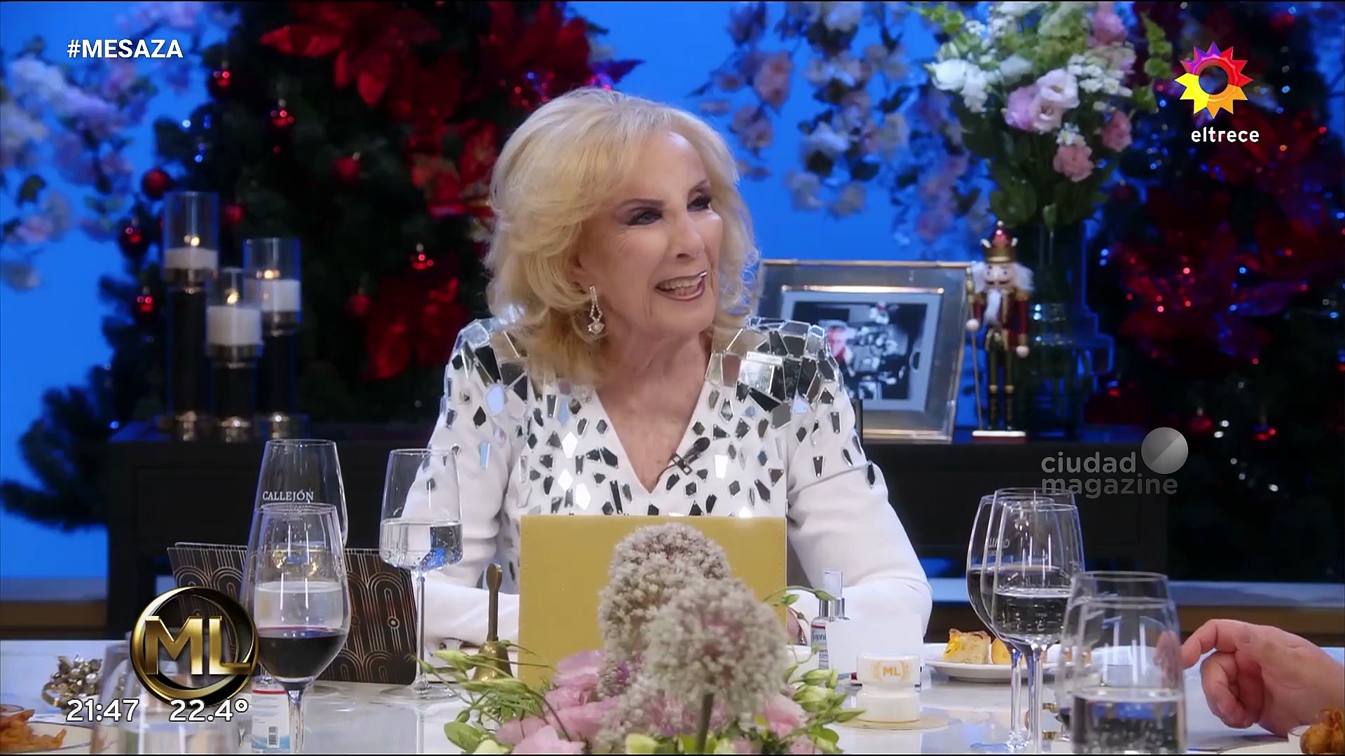 Mirtha Legrand conversa con los periodistas sobre la televisión argentina la polémica de las nominaciones en el desfile de Cosano
