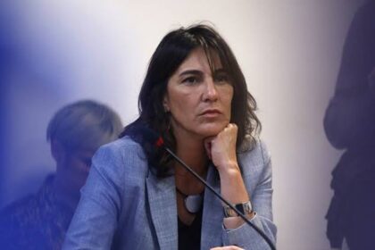 La diputada nacional Natalia de la Sota durante una alocución en el Parlamento en el momento exacto en que Natalia de la Sota criticó al oficialismo.