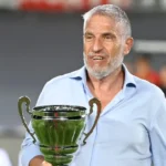 El director técnico Omar Labruna analizando la actualidad futbolística luego de confirmarse que Omar Labruna criticó a la plantilla.