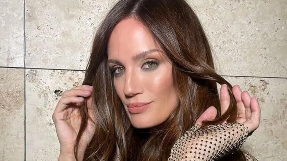 Paula Chaves gesticulando en el estudio de streaming donde recordó una escandalosa historia de su pasado.