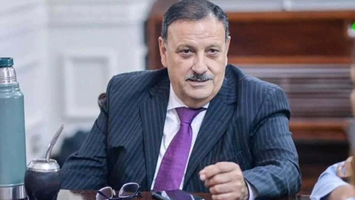 Reunión de gabinete provincial encabezada por el gobernador de La Rioja Ricardo Quintela para evaluar el presupuesto