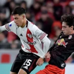 El juvenil Lautaro Pereyra festeja el gol con el que River salvó el primer lugar del Grupo H con una igualdad agónica