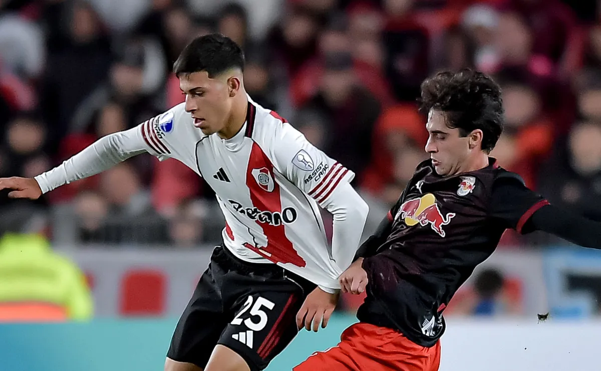 El juvenil Lautaro Pereyra festeja el gol con el que River salvó el primer lugar del Grupo H con una igualdad agónica