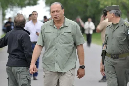 El senador bonaerense Sergio Berni arremetió contra los principales armadores políticos de la gobernación provincial.
