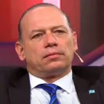 El senador Sergio Berni expone sus argumentos sobre la redefinición interna del peronismo durante una entrevista en un estudio radial