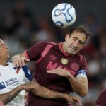 La decepción de los jugadores de Lanús al quedarse sin chances de clasificar a la siguiente ronda tras caer en Quito