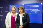 La ministra Alejandra Monteoliva conversando con los periodistas en el momento en que Alejandra Monteoliva negó las internas en Seguridad.