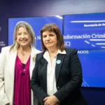 La ministra Alejandra Monteoliva conversando con los periodistas en el momento en que Alejandra Monteoliva negó las internas en Seguridad.