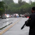 Fuerzas de seguridad patrullan la zona tras el tiroteo en la Casa Blanca en la avenida Pennsylvania