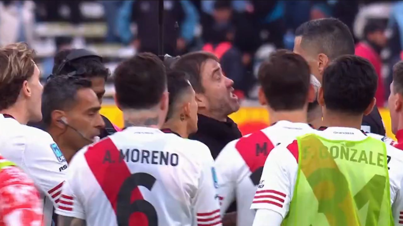 El director técnico Eduardo Coudet explotó contra el árbitro Yael Falcón Pérez tras las polémicas jugadas en la final del certamen